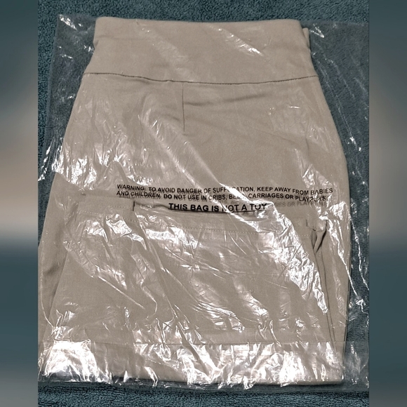 I.N.C International Concepts Women's Tan High Rise Pull-On Bermuda Shorts SZ.14 - Picture 3 of 9